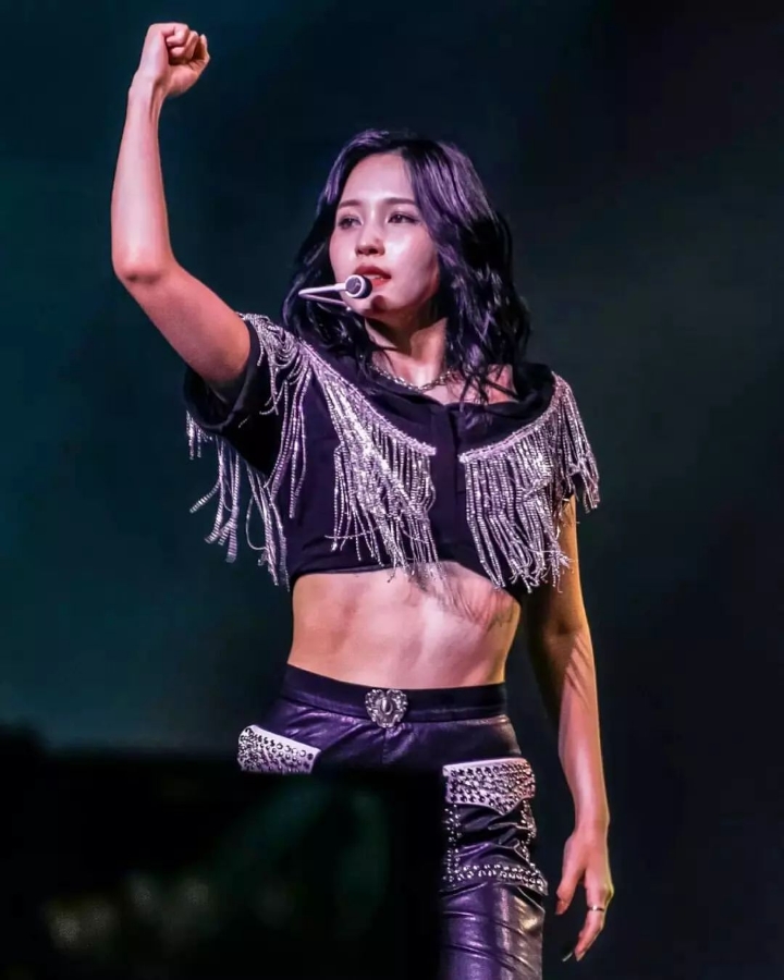 트와이스 미나, 미국 LA 콘서트에서 직찍 뜻밖의 선명한 복근 자랑 "팬들 모두 놀랐다" 트와이스 미나, 미국 LA 콘서트에서 직찍 뜻밖의 선명한 복근 자랑 "팬들 모두 놀랐다"