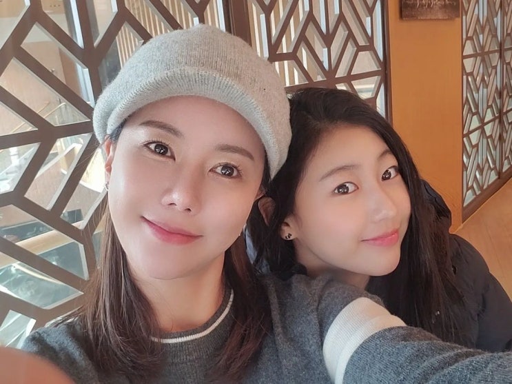 배우 박연수와 딸 송지아, 아찔한 사고 겪어...이마 찢어진 날 손 부상 "아픈 것도 같이 아파" 배우 박연수와 딸 송지아, 아찔한 사고 겪어...이마 찢어진 날 손 부상 "아픈 것도 같이 아파"