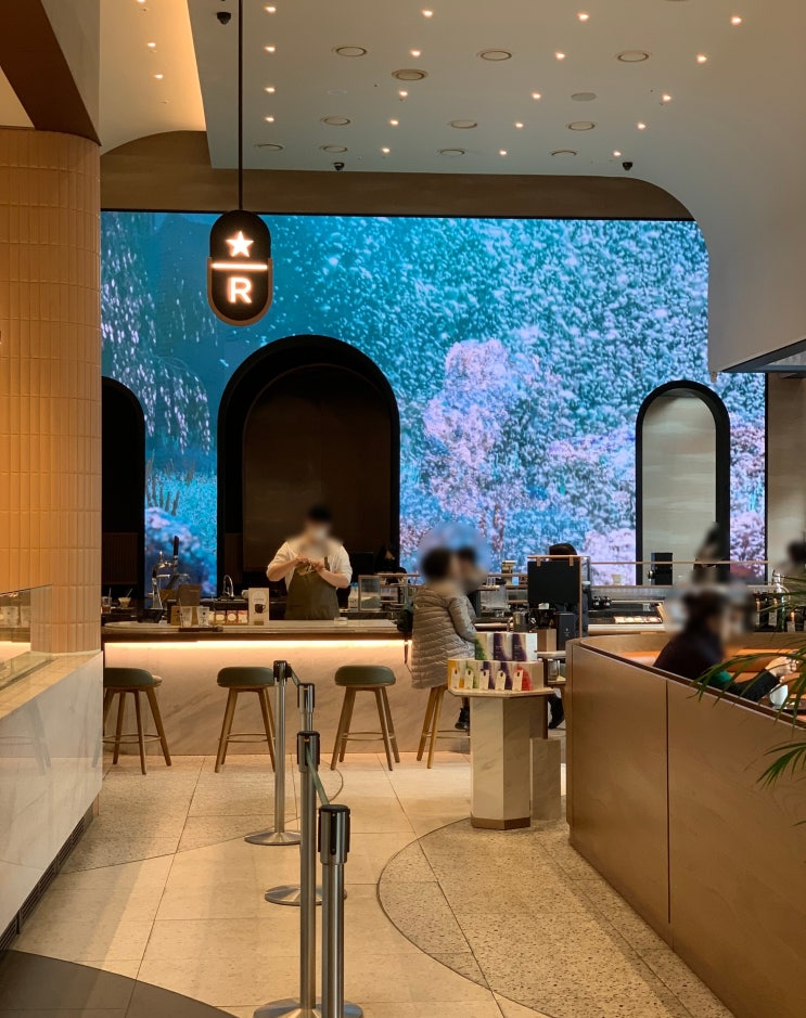  확실한 차별점이 있는 명동 카페 스타벅스 별다방점 starbucks