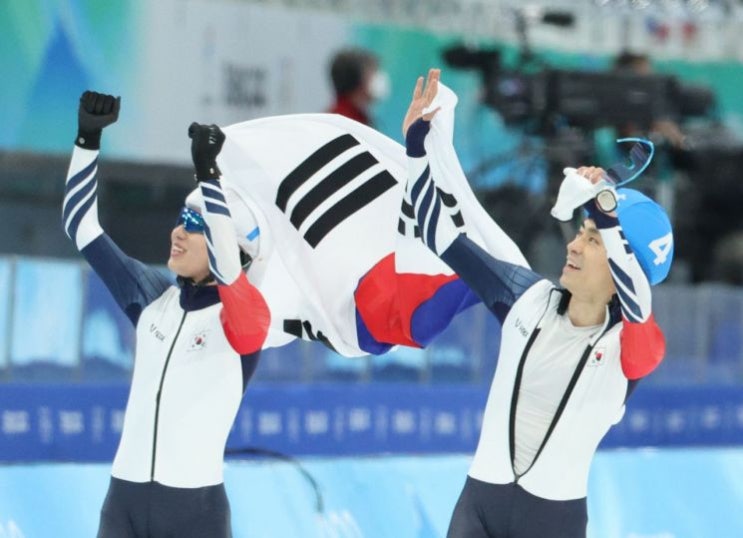 <b>은메달</b>과 동메달을 추가한 정재원 선수와 <b>이승훈</b> 선수
