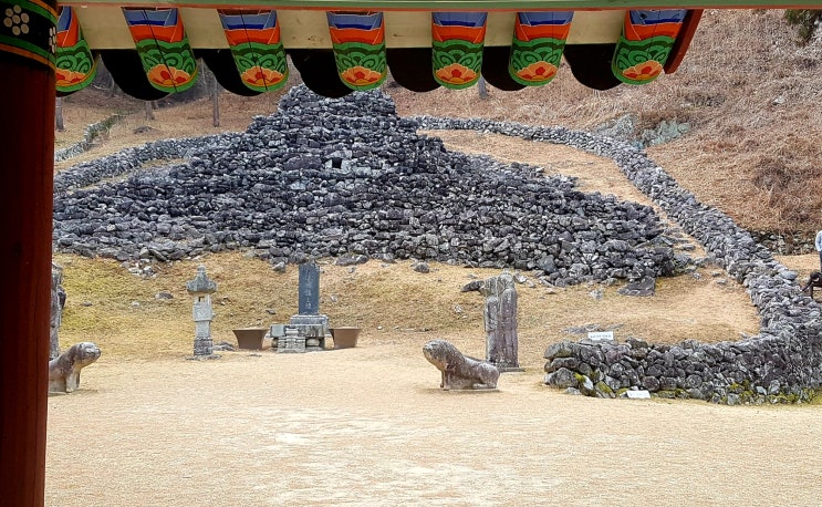  나의 뿌리는?_ 새해가 되어서 산청군 금서면에 위치한 구형왕릉 참배하고 왔어요