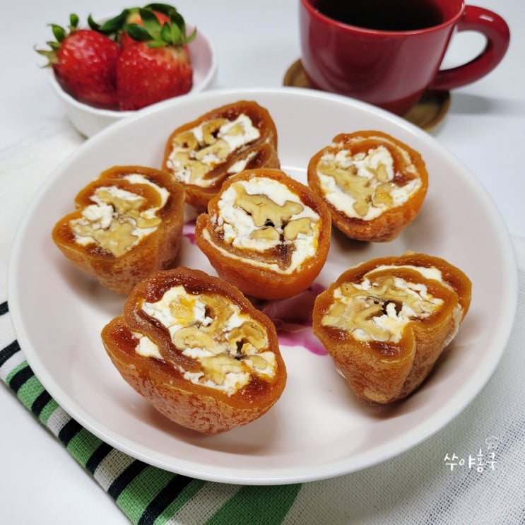 곶감호두말이 크림치즈 넣고 만들기 한식디저트 만드는법 곶감호두말이 크림치즈 넣고 만들기 한식디저트 만드는법