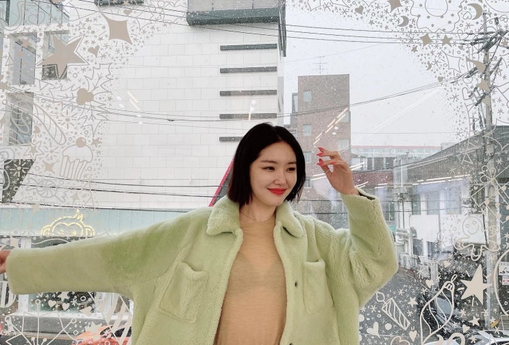 김새롬, 속옷이 비치는 누드톤 시스루 패션에 네티즌 깜짝 "아찔한 매력 발산"