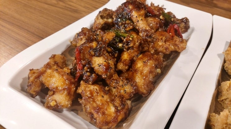  신창동 BHC 맛초킹 홀에서 편하게 먹었어요