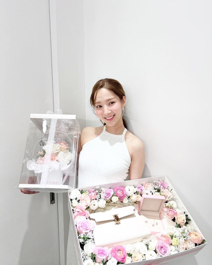 '기상청 사람들' 출연 박민영, 타이트한 원피스 입고 잘룩한 허리 라인 인증샷 '기상청 사람들' 출연 박민영, 타이트한 원피스 입고 잘룩한 허리 라인 인증샷