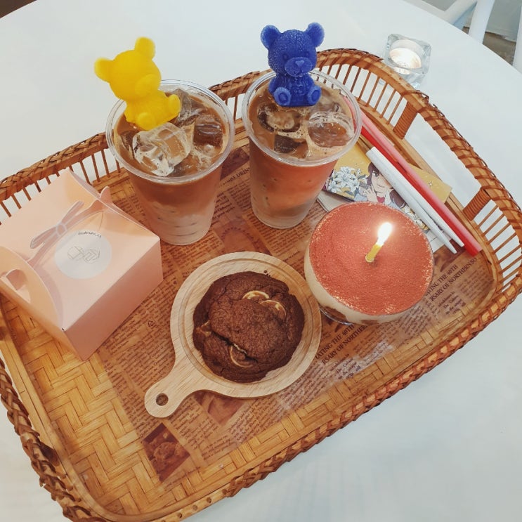  합정동 카페 _ 커피와 디저트가 귀엽고 맛있는 '카페 나린 1.5'