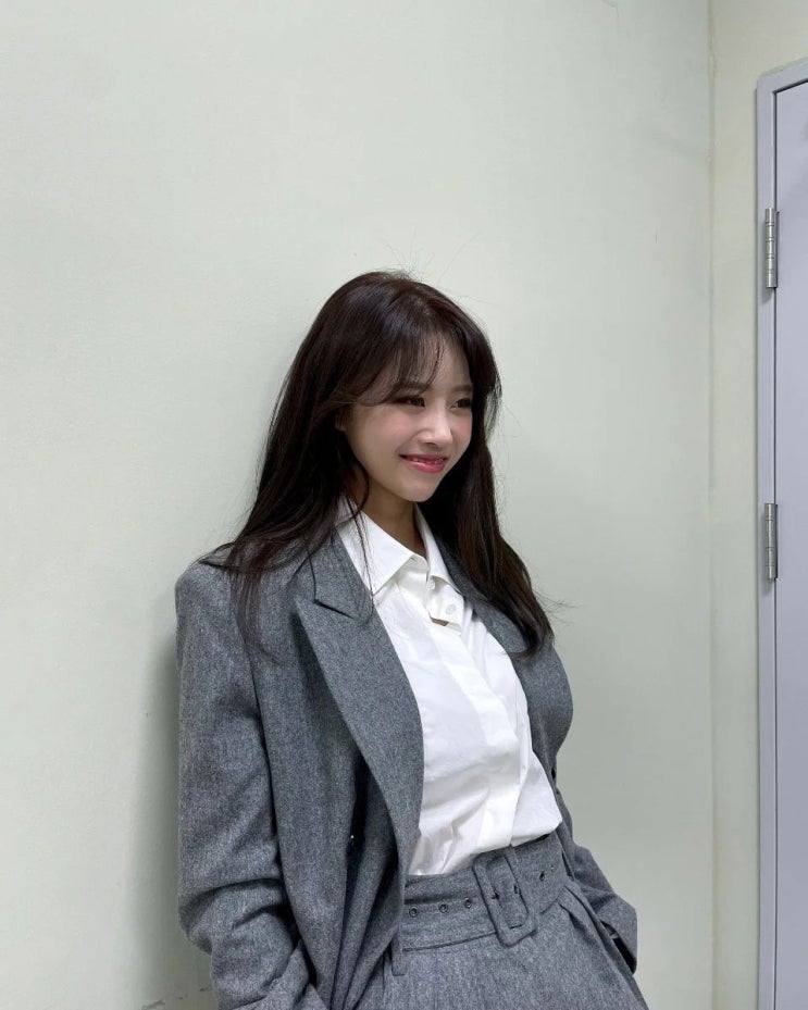 러블리즈 출신 이미주, 깨발랄한 모습 없이 청순한 매력이 한껏 묻어나 눈길 러블리즈 출신 이미주, 깨발랄한 모습 없이 청순한 매력이 한껏 묻어나 눈길