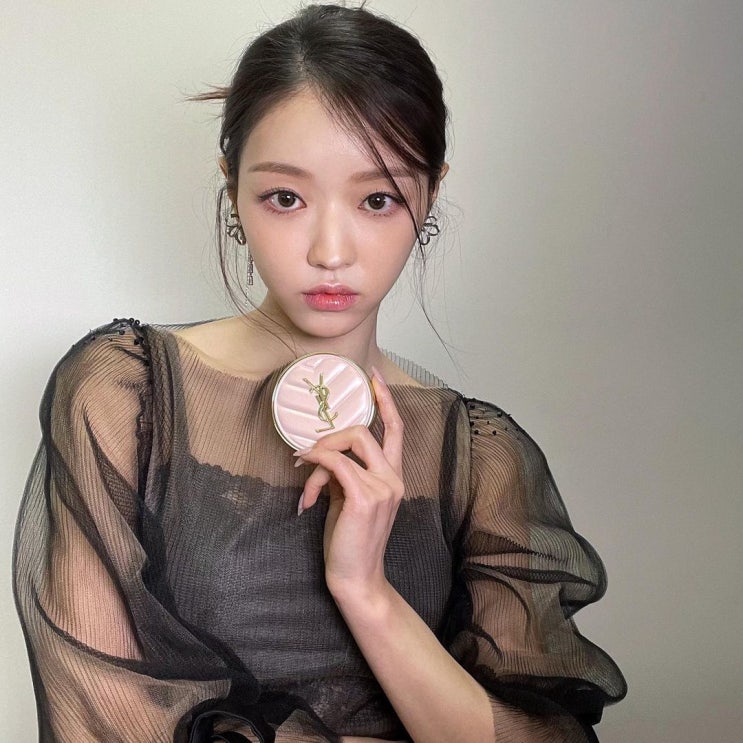 오마이걸 유아, 시스루로 된 의상 입고 그윽한 눈빛의 바비인형 비주얼 뽐내 오마이걸 유아, 시스루로 된 의상 입고 그윽한 눈빛의 바비인형 비주얼 뽐내