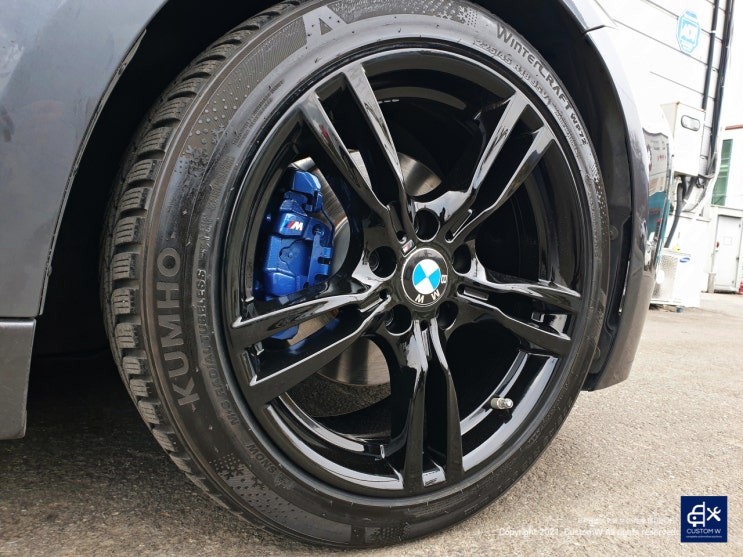  부식 걱정 없이 관리 가능! BMW F30 330i 휠수리 후 블랙유광 휠도색 + 블루 캘리퍼 도색