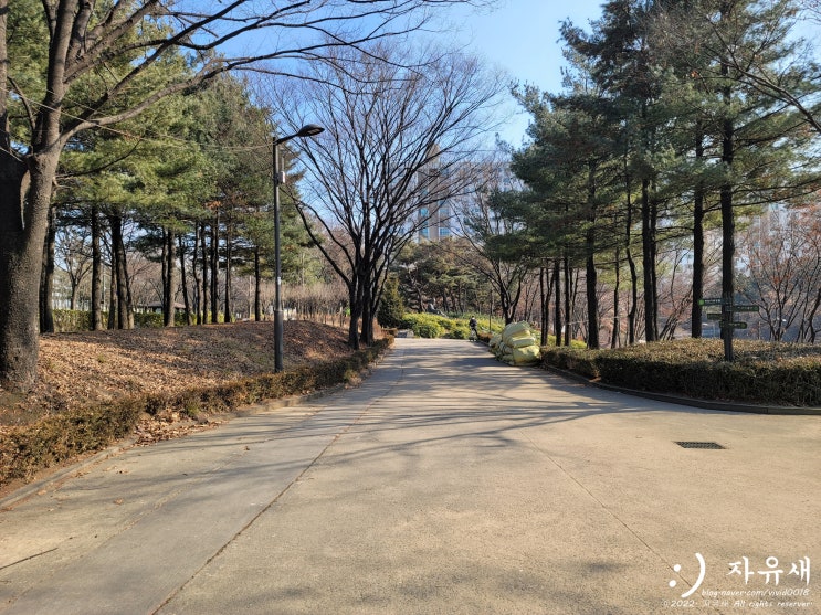  서울 강서구 산책하기 좋은 구암근린공원 허준박물관 옆에 위치하고 있어요