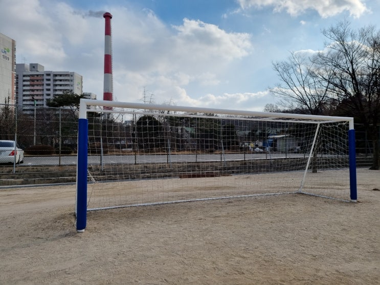  [날개스포츠] 서울외국어고등학교 축구골대 도색, 축구골대 보호대 설치 작업