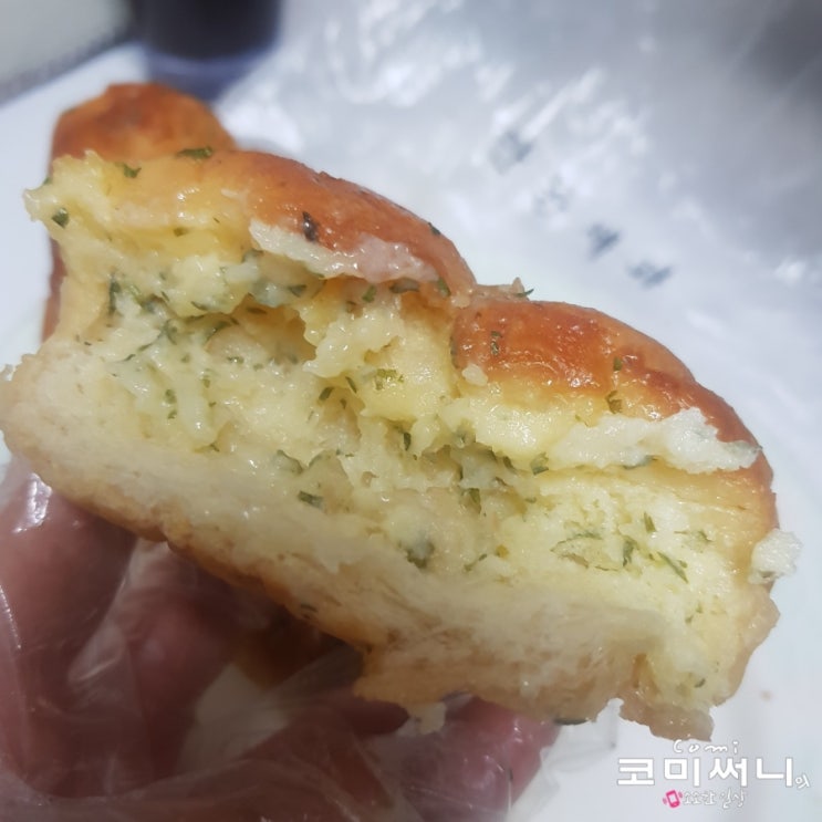 만동제과 시그니처 빵 마늘 바게트와 카푸치노 빵 만동제과 시그니처 빵 마늘 바게트와 카푸치노 빵