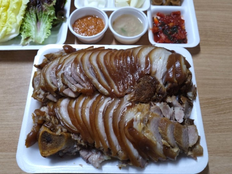  낙성대역 인헌시장 족발집 저팔계 아니고 족팔계 입니다.