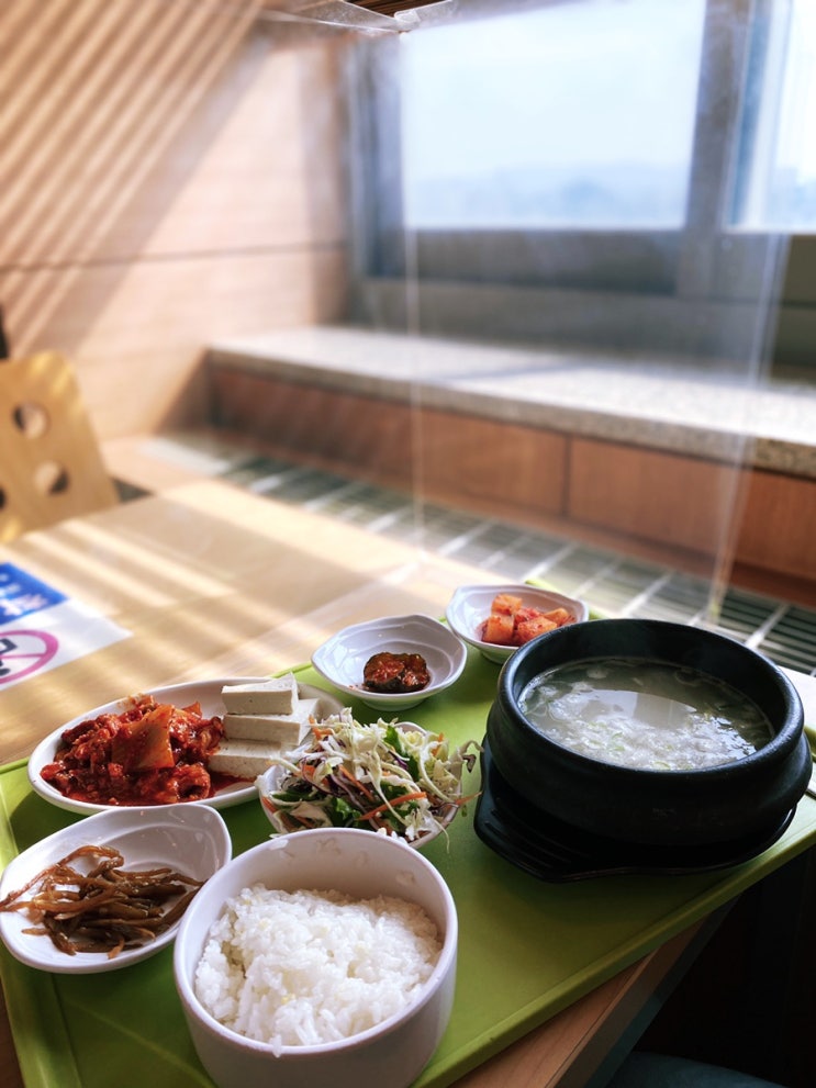 오늘의 학식 : 뜨끈한 설렁탕 & 제육김치 온두부