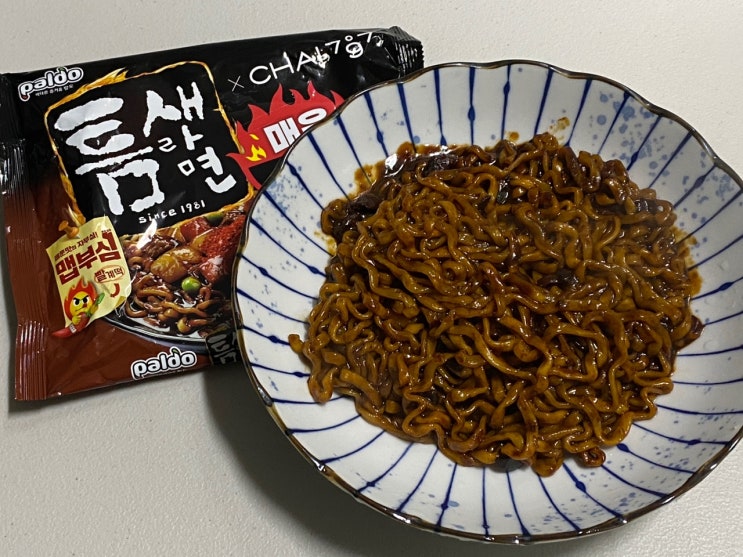  [팔도 틈새라면 매운짜장] 맛있게 매콤한 짜장라면