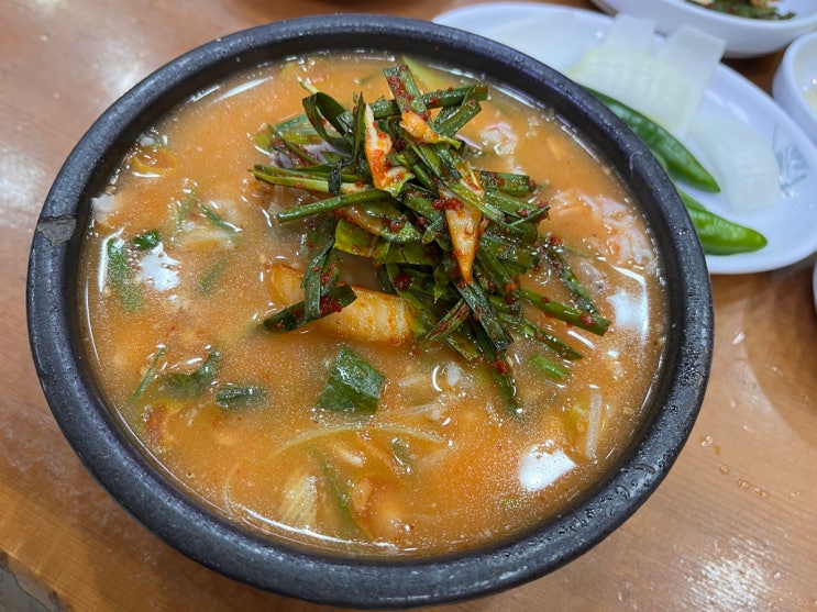  김해 밀양돼지국밥 줄서서 먹는 어방동 국밥집