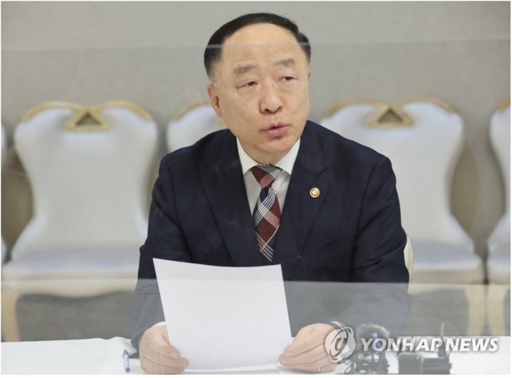  홍남기, 강남 3.4억 하락 집값안정~