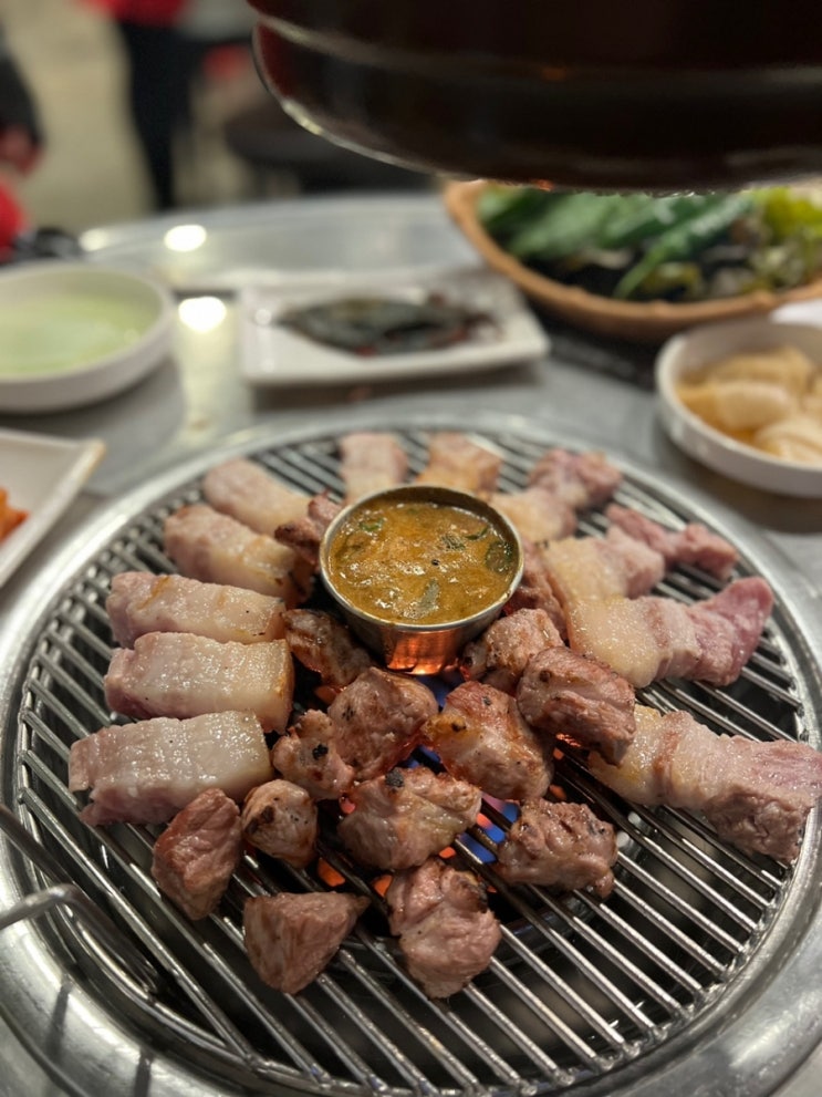 용봉동 전철우사거리 맛집 "제주돈사촌" 먹부림 / 방꾸미기 / 아이디어스 / 석고방향제 / 선인장