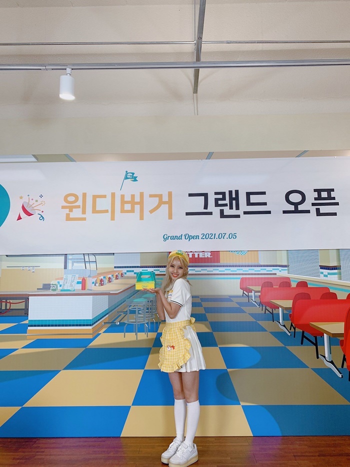 경쟁사 염탐한 전소연 경쟁사 염탐한 전소연