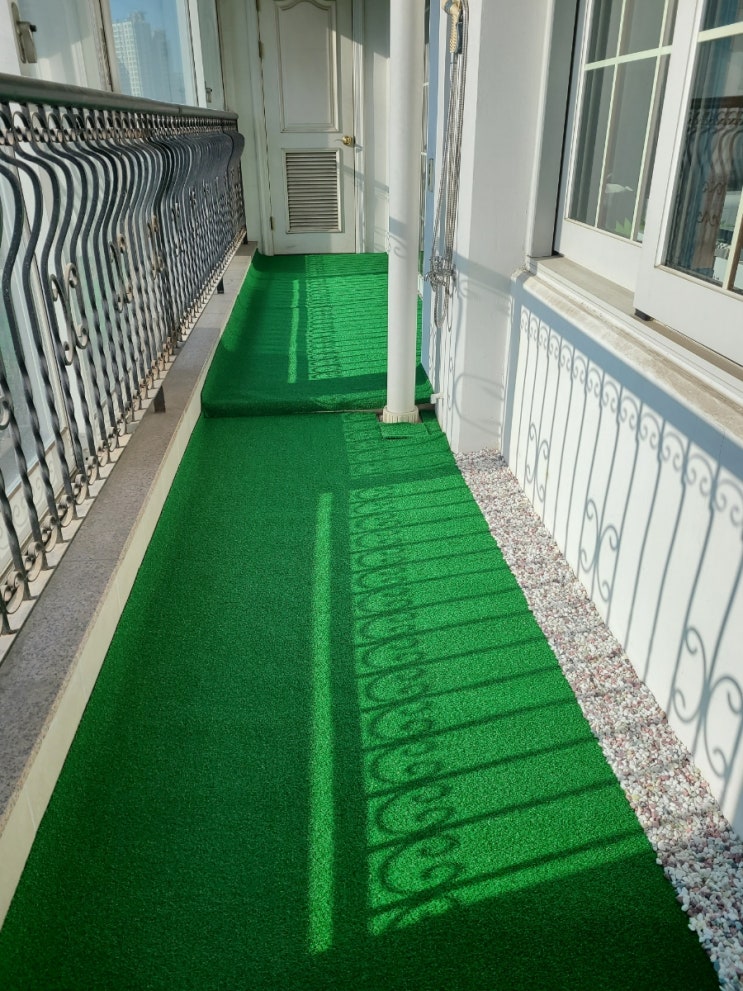  인조잔디로 베란다정원 꾸미기 -1