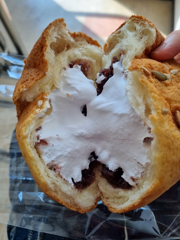  맛은 기본! 재료를 아끼지 않는 담백한 베이커리 주안 빵집