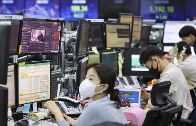 우크라 사태로 새파랗게 질린 증시…지금 담을 종목은? 우크라 사태로 새파랗게 질린 증시…지금 담을 종목은?