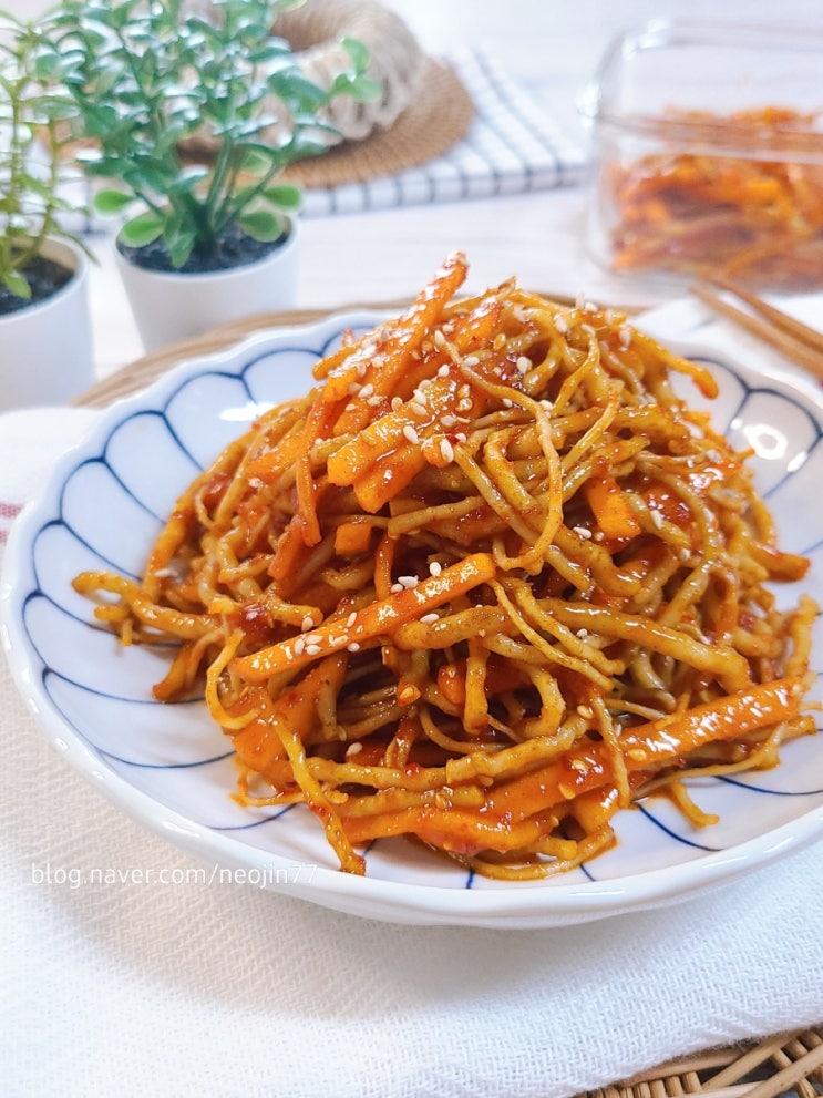 씀바귀무침 봄채소 씀바귀효능 쓴맛제거법 새콤달콤 고추장 양념에 제대로 맛있네 씀바귀무침 봄채소 씀바귀효능 쓴맛제거법 새콤달콤 고추장 양념에 제대로 맛있네