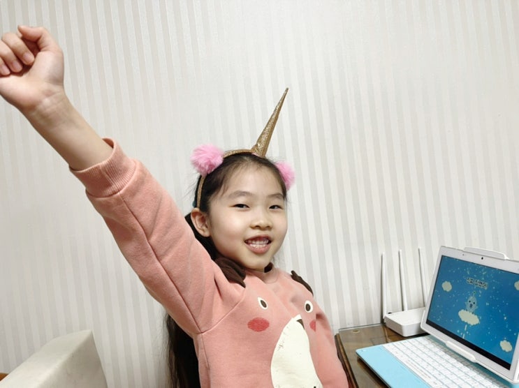  1학년받아쓰기 아이스크림 홈런으로 연습 중