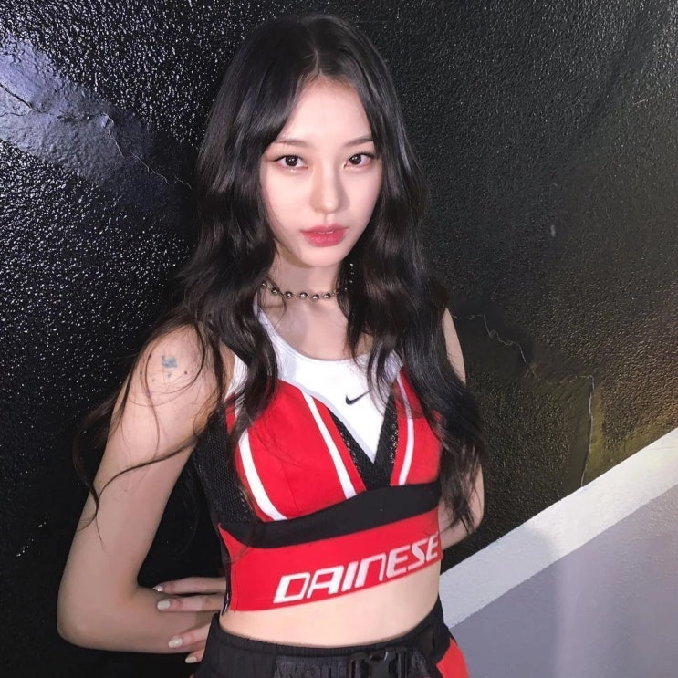 댄서 노제, 파격적 크롭티 입고 잘록한 허리와 탄탄한 복근 자랑 댄서 노제, 파격적 크롭티 입고 잘록한 허리와 탄탄한 복근 자랑