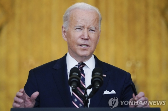 푸틴, 우크라 전격 침공…미 "부당한 공격에 가혹한 제재" 푸틴, 우크라 전격 침공…미 "부당한 공격에 가혹한 제재"