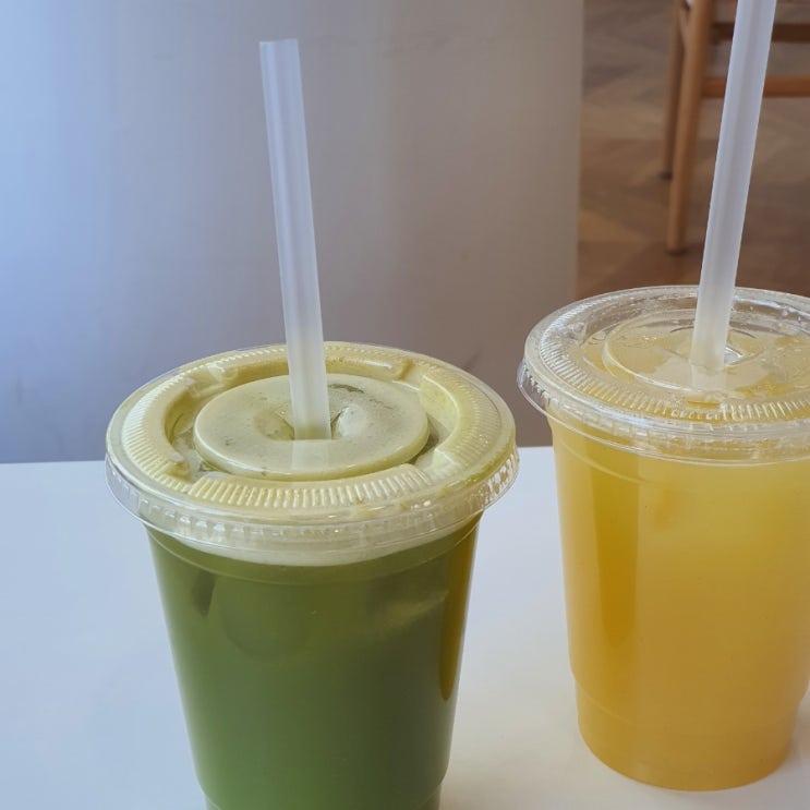  광주생과일주스 JUICE LABEL에서 착즙주스 먹었어요.