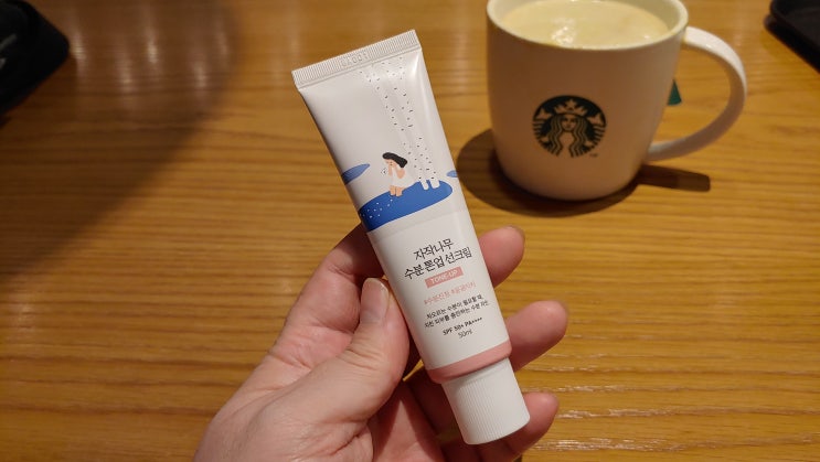 잡티도 가려주는 촉촉 라운드랩 자작나무 수분 톤업 선크림 50ml SPF 50+ 솔직사용후기