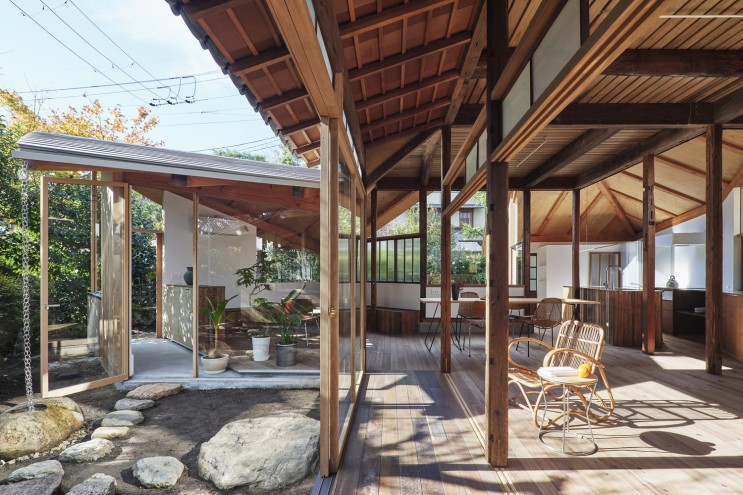 [주택] 100년된 일본전통가옥의 탈바꿈, 공공성있는 중정주택은 어떤모습일까