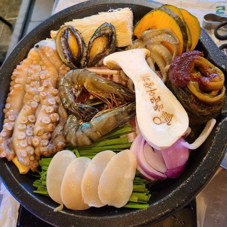  [여수] 낭만포차거리 여수 맛집, 돌문어상회 (돌문어삼합+돌문어라면)