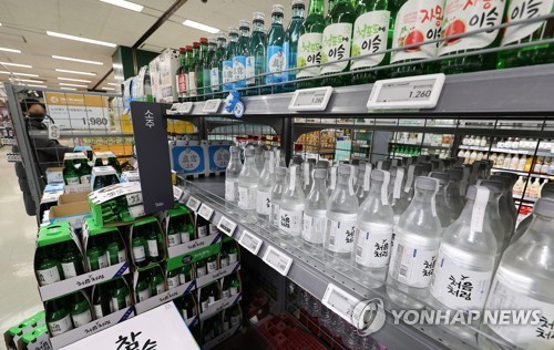  소주 출고가 오르자…대형마트·편의점도 가격 인상