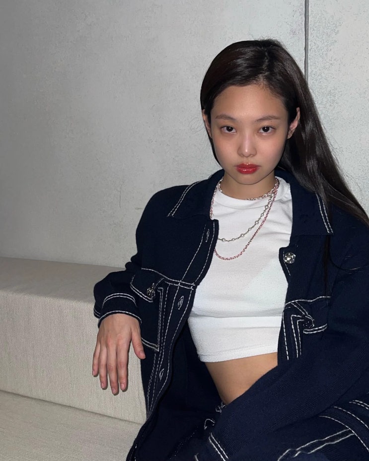 블랙핑크 제니, YG패밀리 안에서 돋보이는 위상 "연예인들의 연예인" 다 일어났다 블랙핑크 제니, YG패밀리 안에서 돋보이는 위상 "연예인들의 연예인" 다 일어났다