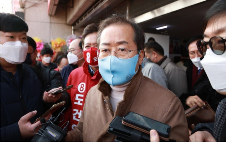 尹 캠프 '신천지 연루설'에 홍준표 "이용 못한 사람만 바보 된 세상" 尹 캠프 '신천지 연루설'에 홍준표 "이용 못한 사람만 바보 된 세상"