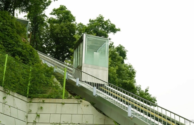  경사형 엘리베이터와 모노레일