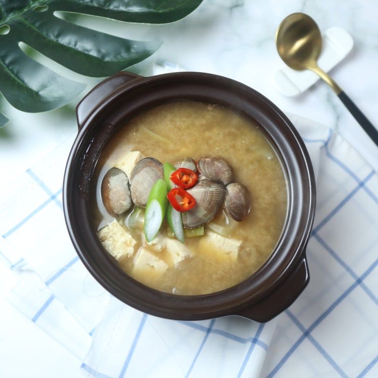  바지락껍질 된장찌개 끓이는법 : 바지락껍질로 육수 내서 애호박, 두부 넣고 끓인 환상의 된장찌개 (Ft. 초간단 찌개 요리)