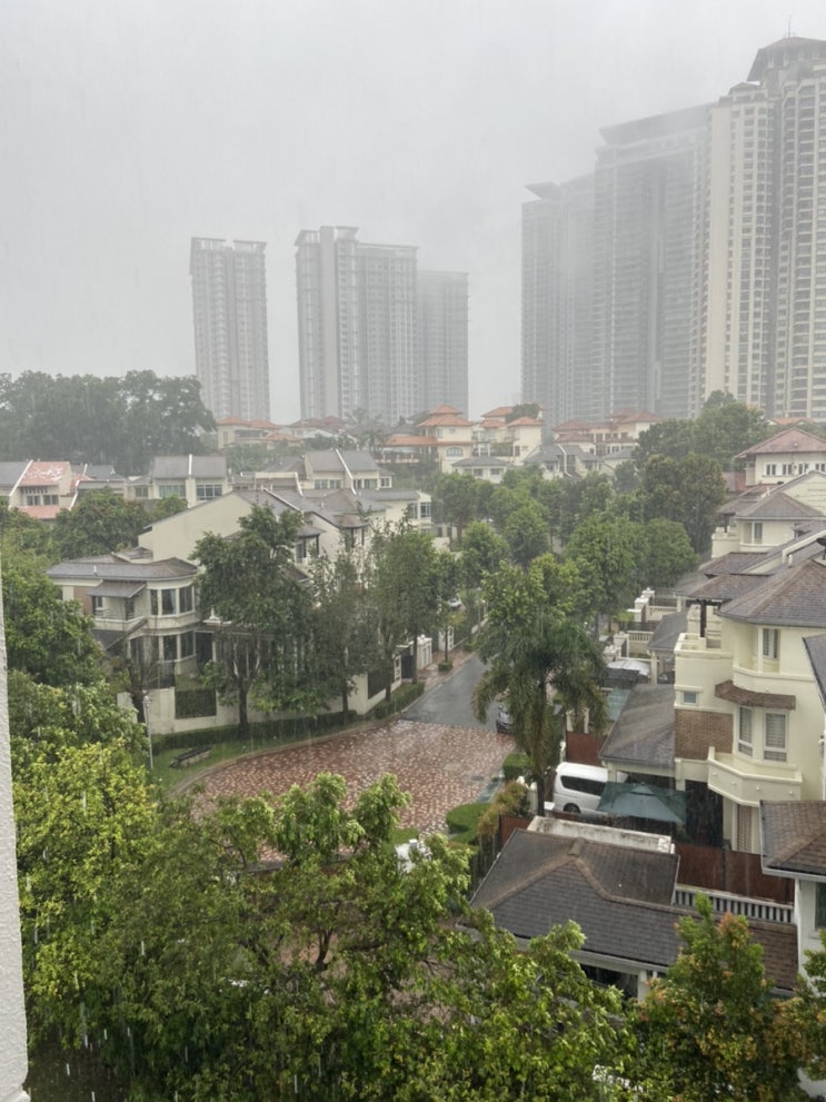 말레이시아에, 15분의 쌈박한 비가 왜 안오지?
