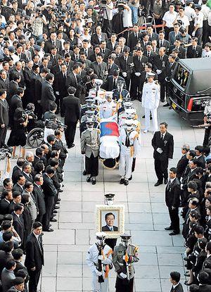 대통령 6명 배웅한 염장이 “내 사무실 번호 뒤가 4444인건…” 대통령 6명 배웅한 염장이 “내 사무실 번호 뒤가 4444인건…”