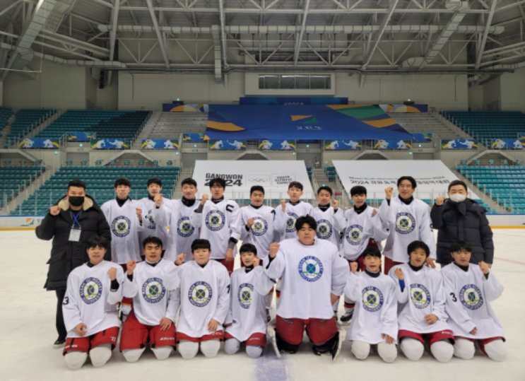 부산 <b>아이스하키</b> 중등부 대표팀, 동계체전 사상 첫 <b>은메달</b>