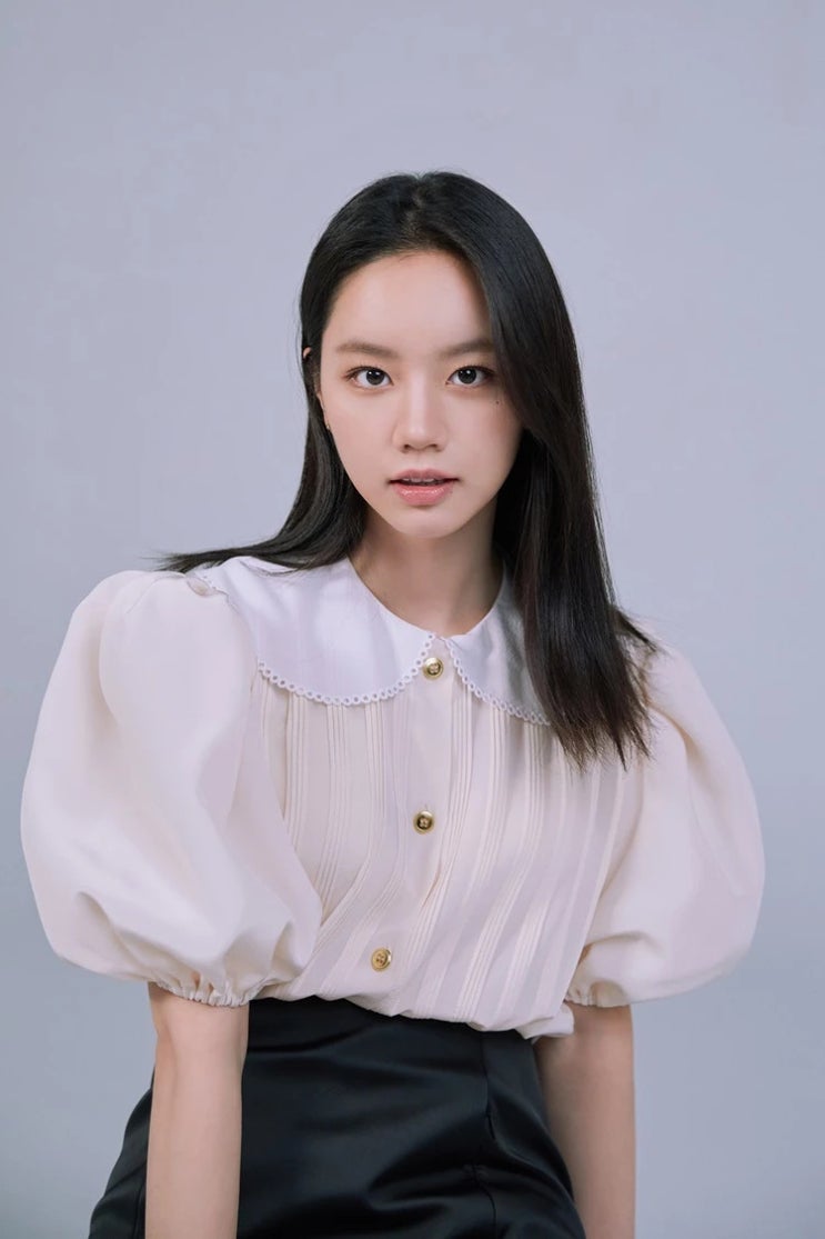 '걸스데이 멤버 배우' 혜리, 류준열과 5년 째 공개 열애 중...매 작품마다 "실제 연인 같다" '걸스데이 멤버 배우' 혜리, 류준열과 5년 째 공개 열애 중...매 작품마다 "실제 연인 같다"