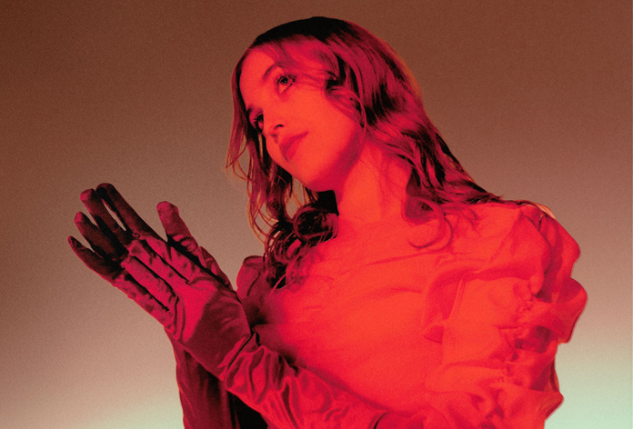  Hatchie, 새로운 음악 'Giving the World Away' 비디오 영상