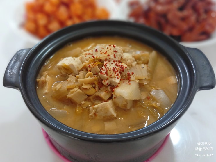  청국장 맛있게 끓이는법 김치 추가해 칼칼하게 만들기
