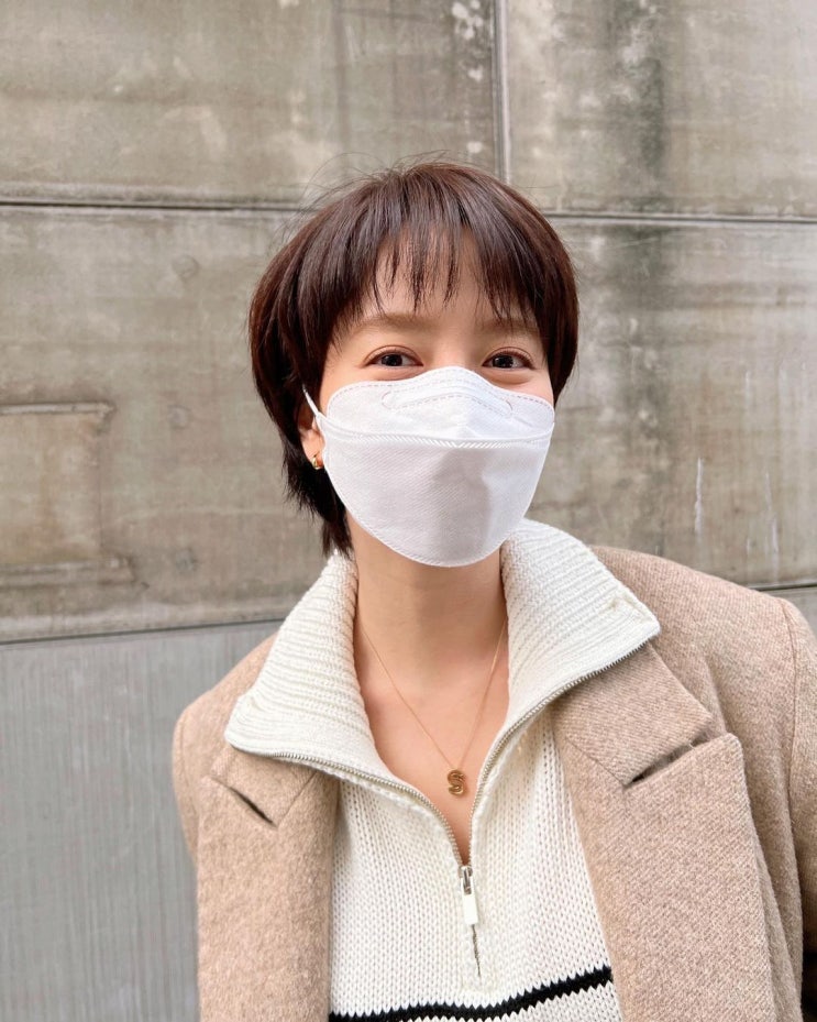 송지효, '쇼트 커트 논란' 휘말린 후 다소 자란 헤어 스타일 "사랑스런 커트 머리" 송지효, '쇼트 커트 논란' 휘말린 후 다소 자란 헤어 스타일 "사랑스런 커트 머리"