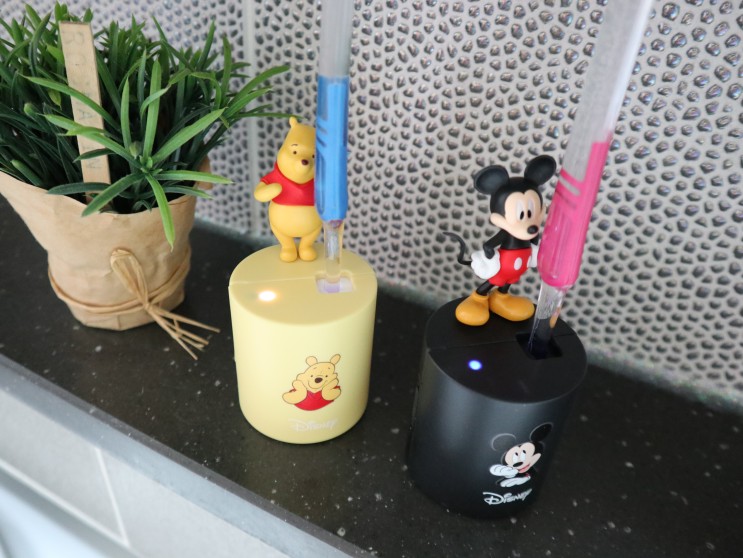 디즈니 칫솔살균기 미키마우스와 곰돌이푸 캐릭터 무선 UV살균기