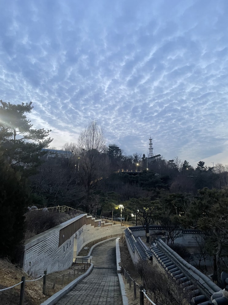  금요일 같은 월요일