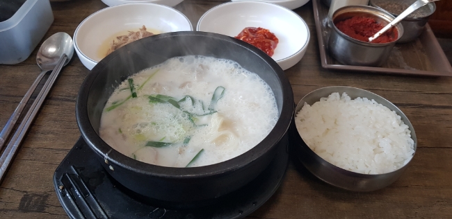 안양 평촌 오비즈타워 2층 전주옥 돼지수육국밥 직장인 점심식사 안양 평촌 오비즈타워 2층 전주옥 돼지수육국밥 직장인 점심식사