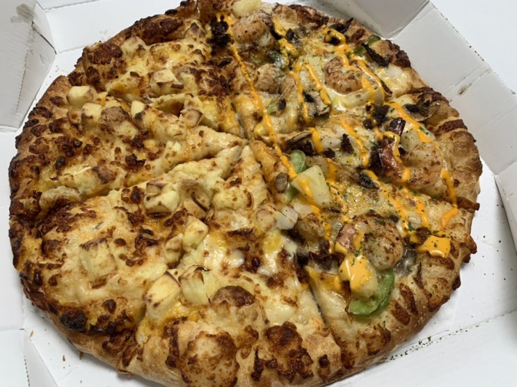 도미노피자 " 내 마음이 블타슈 피자"  블랙 타이거 슈림프+치즈 케이크 큐브의 설레이는 만남 새로운 피자라 주문했는데 맛있네요 (+ 해운대점)